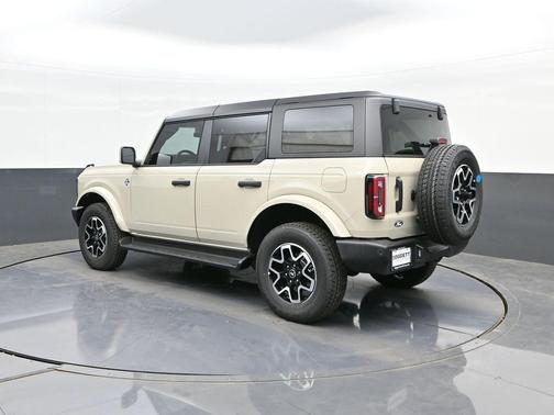 DESERT SAND 2026 Ford Bronco Outer Banks