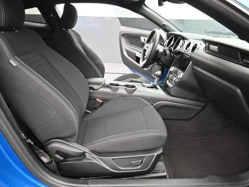 2021 Ford Mustang EcoBoost