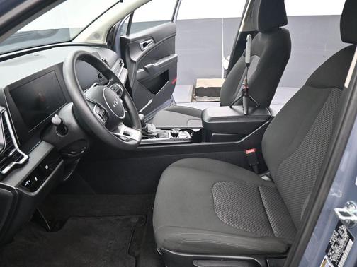 Everlasting Silver 2025 Kia Sportage LX