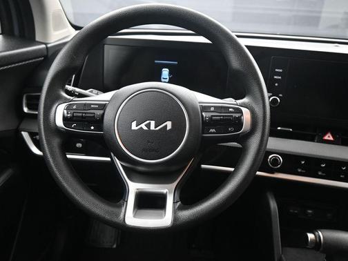 Everlasting Silver 2025 Kia Sportage LX