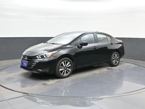 Super Black 2023 Nissan Versa 1.6 SV