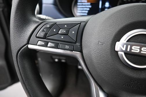 Super Black 2023 Nissan Versa 1.6 SV