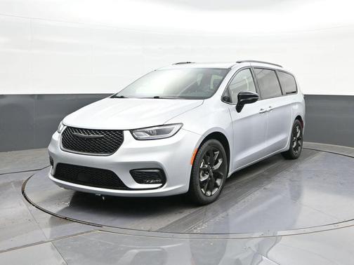 Silver Mist Clearcoat 2026 Chrysler Pacifica Limited