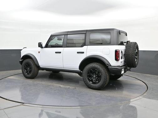 OXFORD WHITE 2026 Ford Bronco Badlands