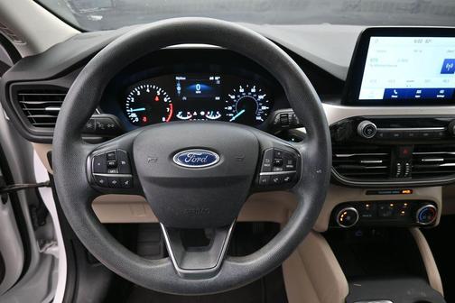 OXFORD WHITE 2021 Ford Escape SE