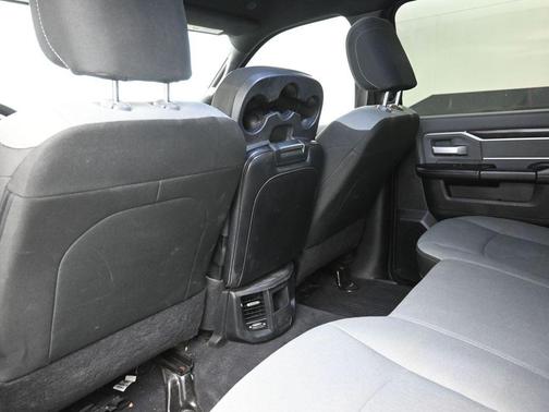 2022 RAM 2500 Big Horn Crew Cab 4x4 8' Box