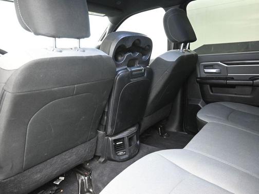 2022 RAM 2500 Big Horn Crew Cab 4x4 8' Box