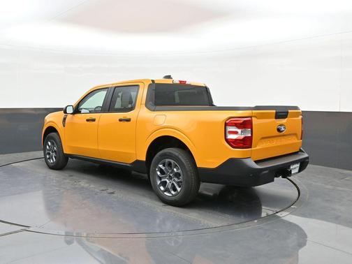 ORANGE FURY METALLIC TRI-COAT 2026 Ford Maverick XLT