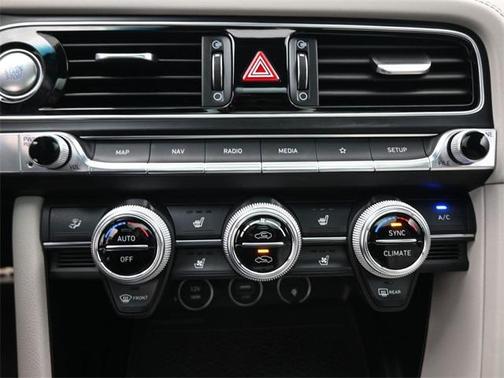 2023 Genesis G70 2.0T RWD