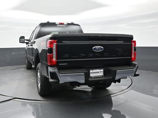 Agate Black Metallic 2026 Ford F-250 XLT