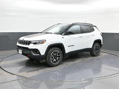Bright White Clearcoat 2025 Jeep Compass Trailhawk