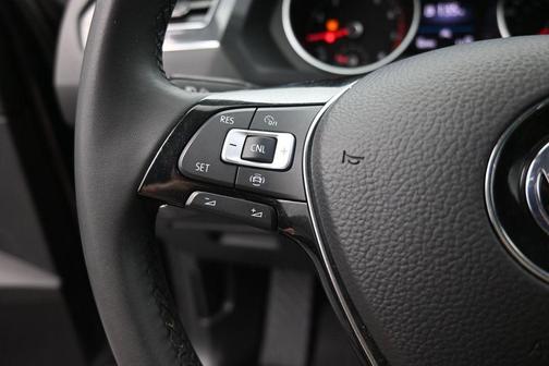 Deep Black 2020 Volkswagen Tiguan 2.0T SE