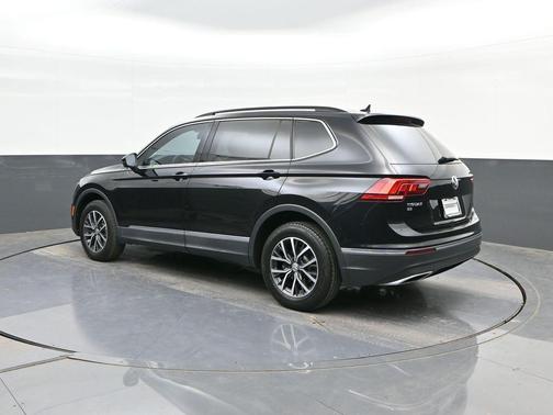 Deep Black 2020 Volkswagen Tiguan 2.0T SE