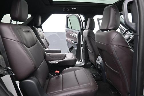 Star White Metallic Tri-Coat 2026 Ford Explorer Platinum