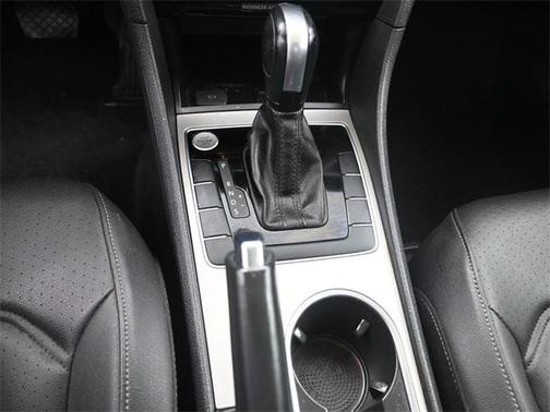 2022 Volkswagen Passat 2.0T SE