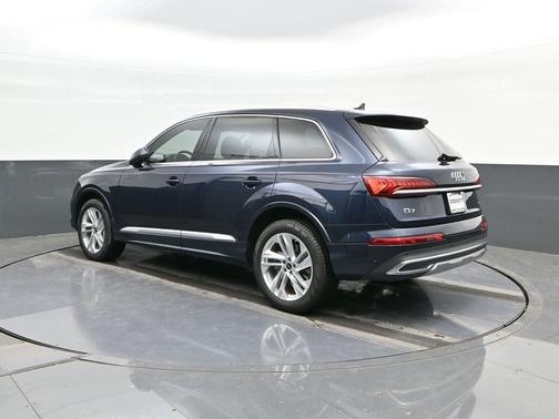 2024 Audi Q7 45 Premium Plus
