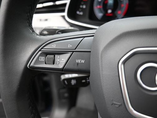 2024 Audi Q7 45 Premium Plus