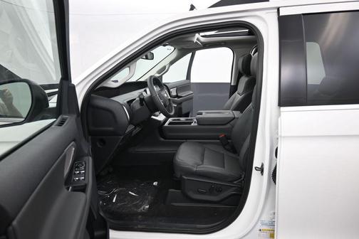 STAR WHITE MET TRI-COAT 2026 Ford Expedition Active