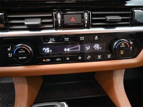 2023 Nissan Pathfinder Platinum FWD