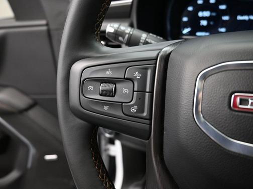 2024 GMC Yukon XL 4WD AT4