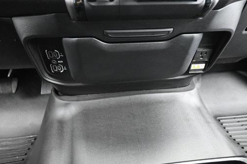Patriot Blue Pearlcoat 2023 RAM 1500 Laramie