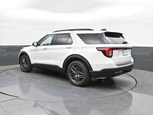 Star White Metallic Tri-Coat 2026 Ford Explorer ST-Line