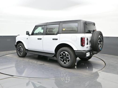 OXFORD WHITE 2026 Ford Bronco Outer Banks
