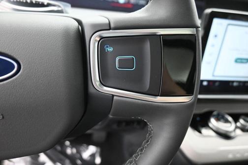 SPACE SILVER METALLIC 2026 Ford Expedition Active