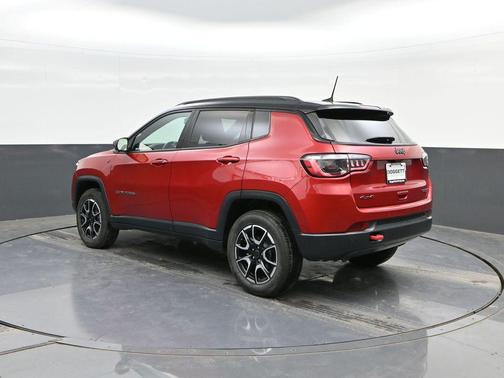 Red Hot Pearlcoat 2025 Jeep Compass Trailhawk