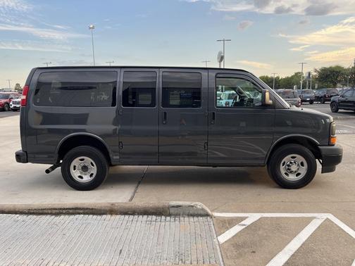 2017 Chevrolet Express 2500 LS