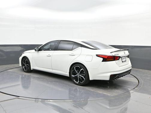 Pearl White Tricoat 2024 Nissan Altima SR FWD