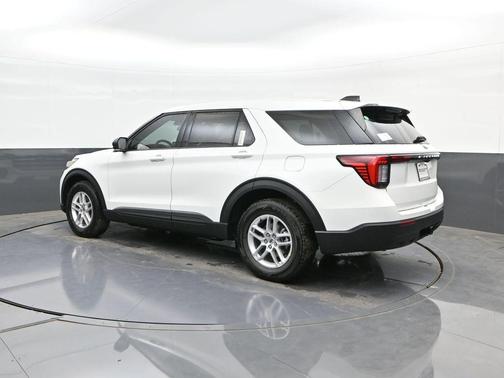 Star White Metallic Tri-Coat 2026 Ford Explorer Active