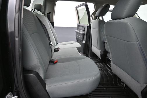 Brilliant Black Crystal Pearlcoat 2017 RAM 1500 Express