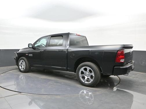 Brilliant Black Crystal Pearlcoat 2017 RAM 1500 Express