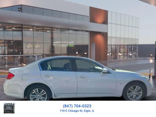 2015 INFINITI Q40 Base