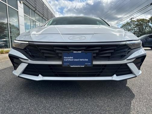 2025 Hyundai ELANTRA SE