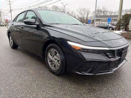 2025 Hyundai ELANTRA SE