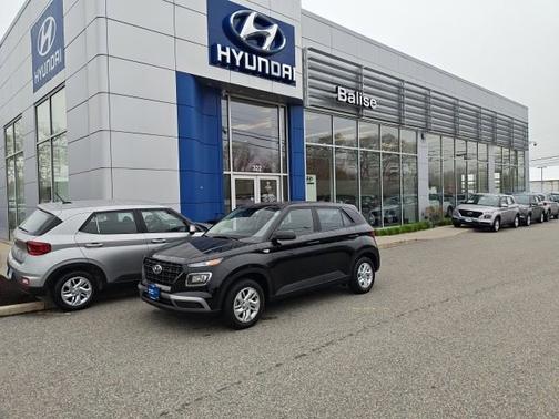 Black 2026 Hyundai VENUE SE