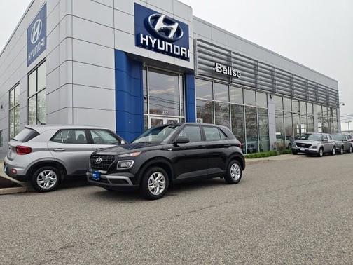 Black 2026 Hyundai VENUE SE