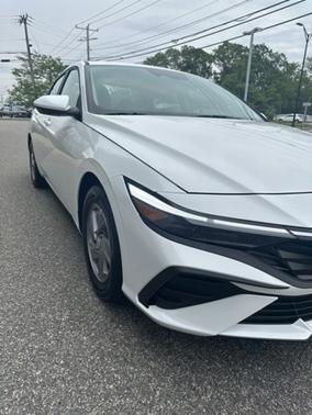 2025 Hyundai ELANTRA SE