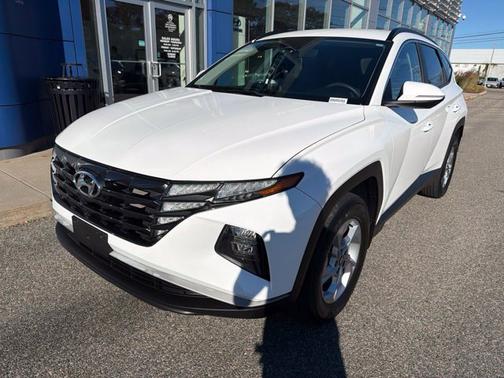 White 2023 Hyundai TUCSON SEL