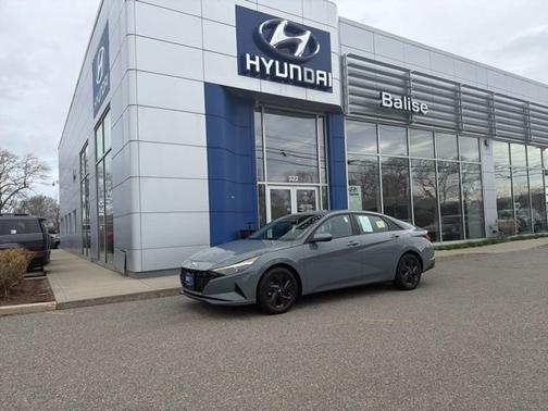 Gray 2022 Hyundai ELANTRA SEL