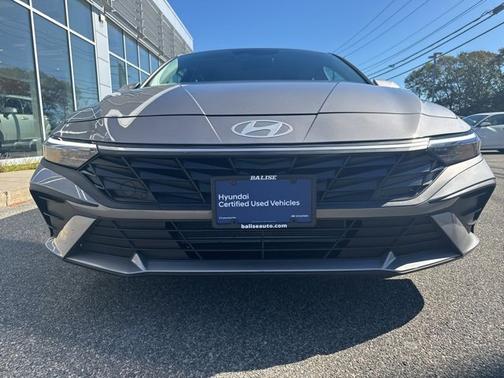 2025 Hyundai ELANTRA SE