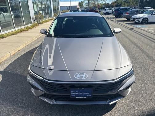 2025 Hyundai ELANTRA SE