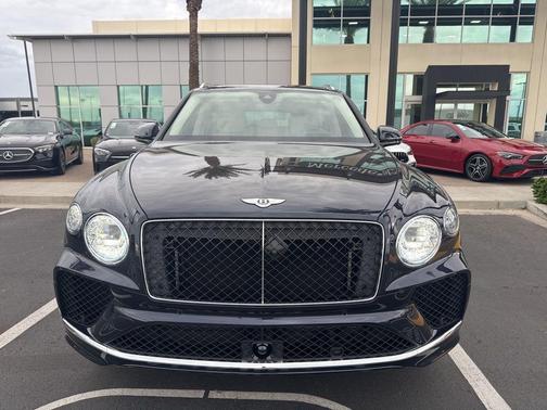 2025 Bentley Bentayga V8
