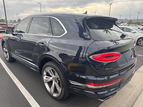 2025 Bentley Bentayga V8