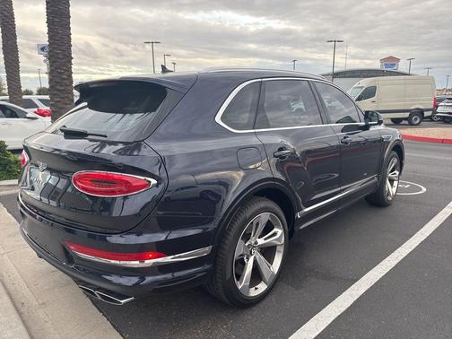 2025 Bentley Bentayga V8
