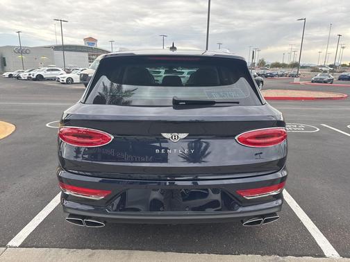 2025 Bentley Bentayga V8