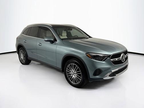 Verde Silver Metallic 2026 Mercedes-Benz GLC 300