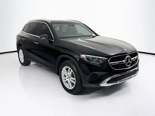 Black 2025 Mercedes-Benz GLC 300